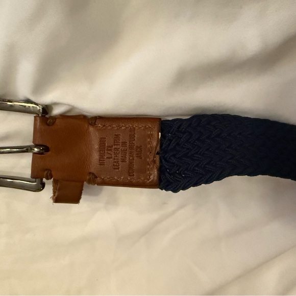 VGUC Tommy Bahama Navy Stretch Webbed Belt
L/XL Sized - Picture 2 of 2